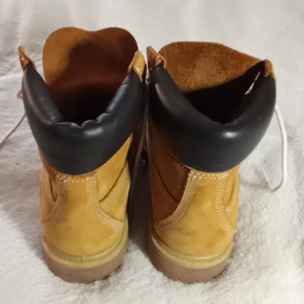 TIMBERLAND KIDS BOOTS! RUN SMALL SO SIZE 6 EXCELLENT CONDITION - Picture 4 of 6